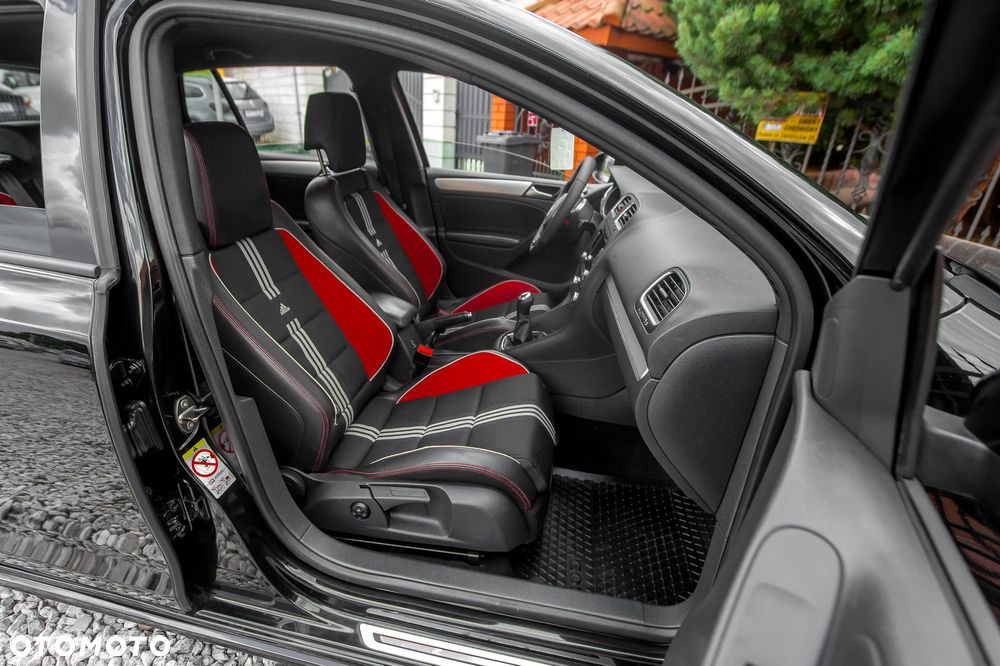Volkswagen Golf 2.0 GTI adidas - 20