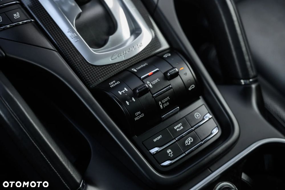 Porsche Cayenne - 26