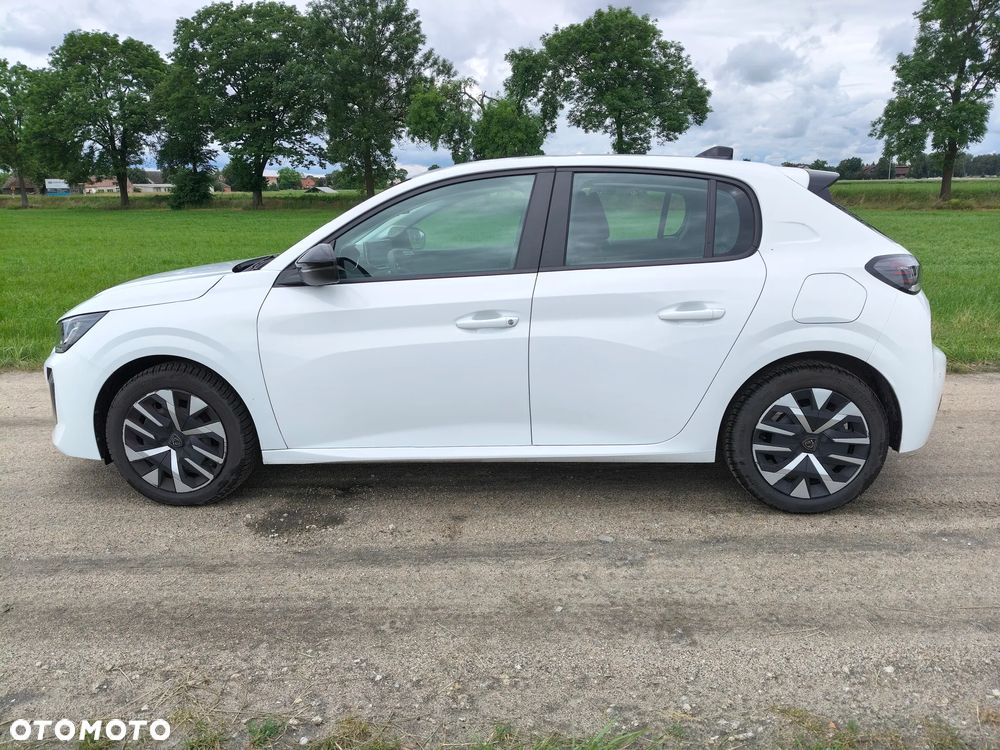 Peugeot 208 - 8