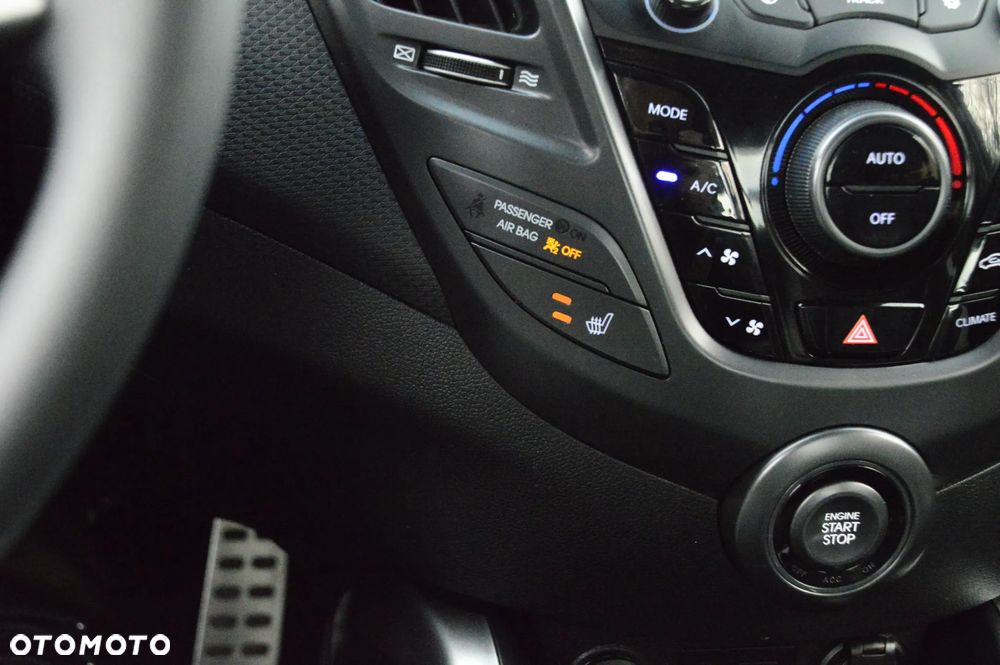 Hyundai Veloster - 37