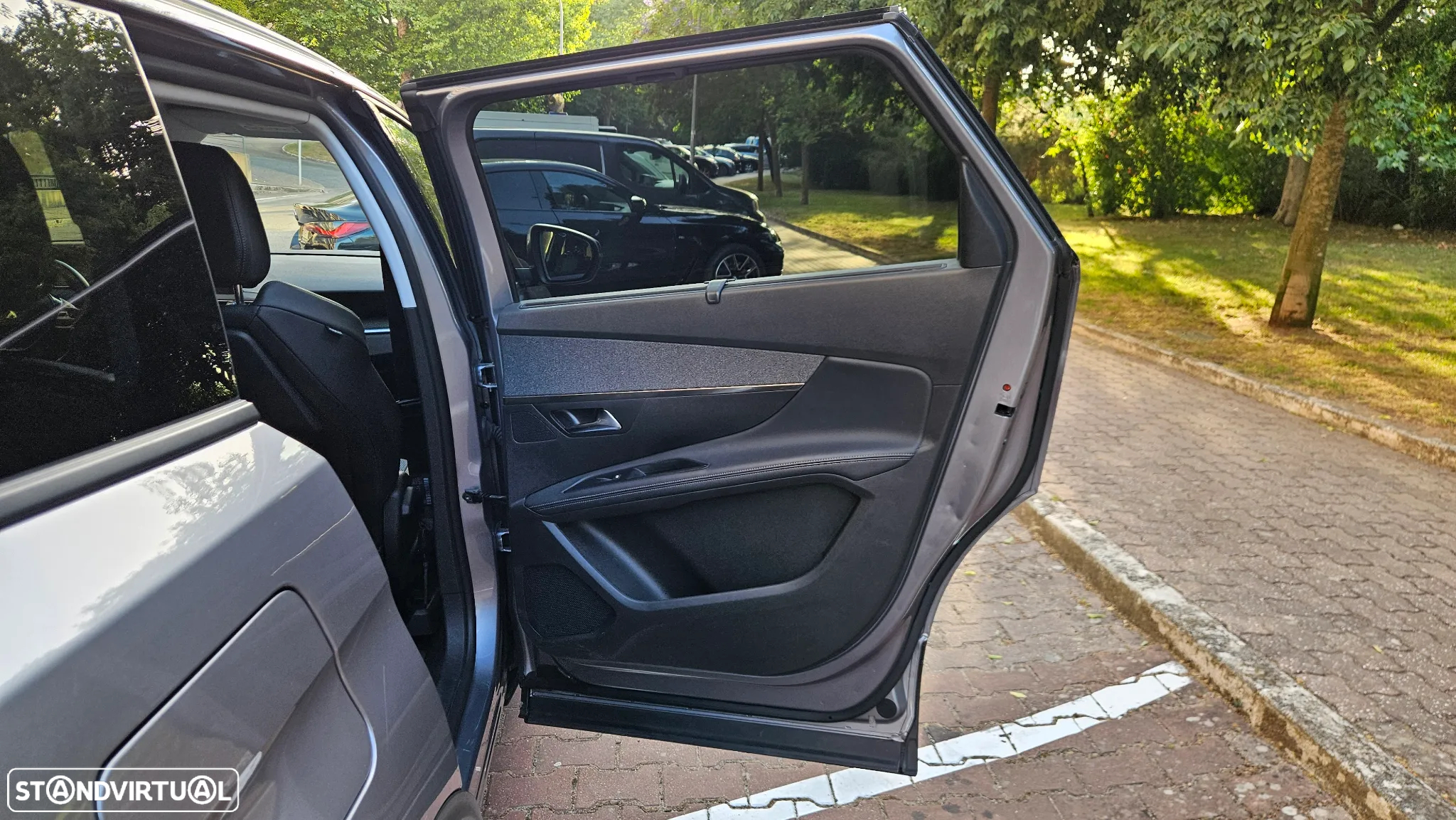 Peugeot 5008 1.5 BlueHDi Allure Pack EAT8 - 26