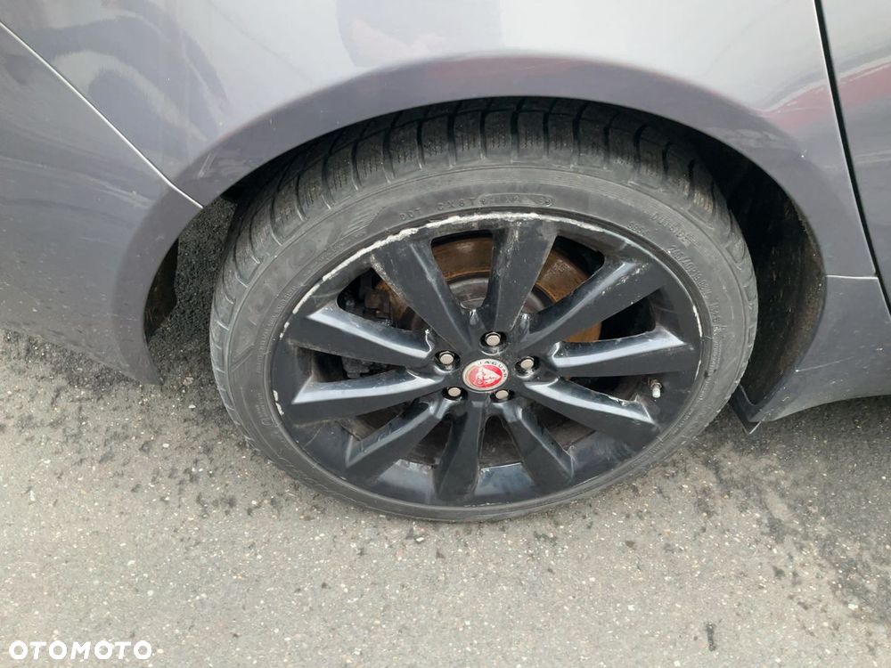 Jaguar XF 30d Prestige - 33