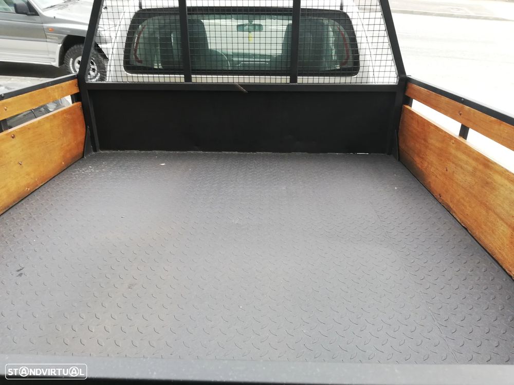 Toyota Hilux 2.4 D-4D Xtra-Cab 4WD - 5