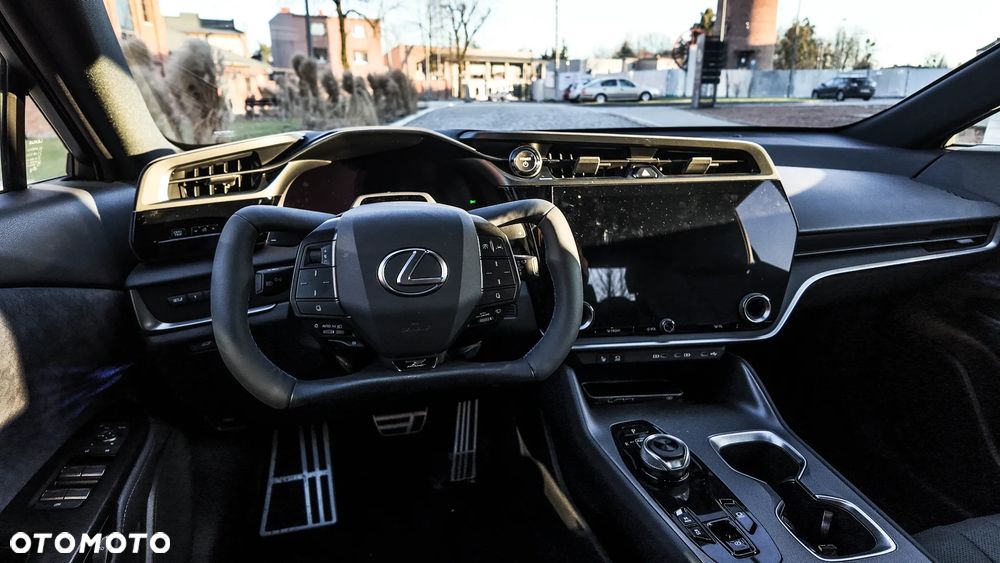 Lexus RZ - 2