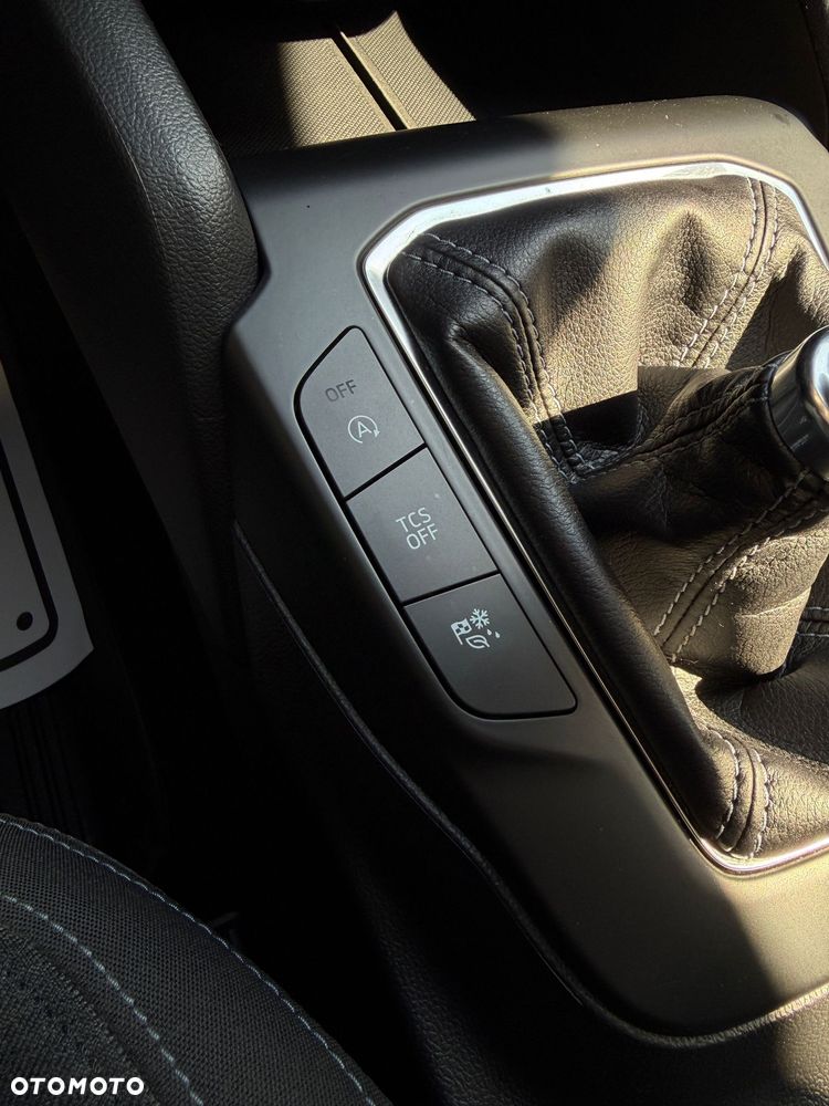 Ford Focus 1.0 EcoBoost Hybrid ACTIVE X - 26