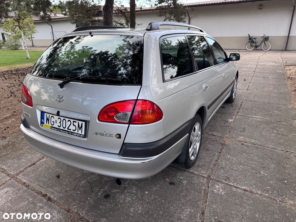 Toyota Avensis - 8