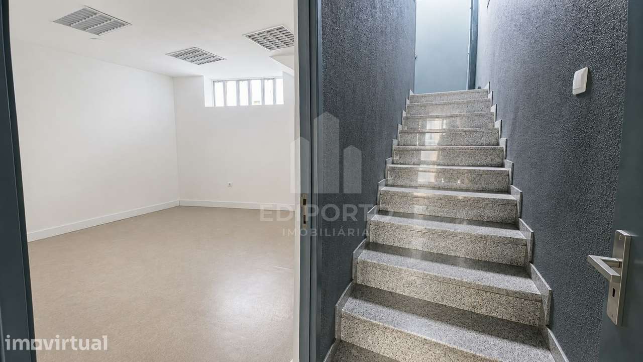 Arrendamento de Loja com 94m2,no Centro do Porto à de Rua Santa Catari - Grande imagem: 5/9