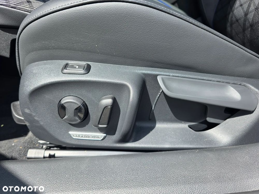 Volkswagen Passat - 33
