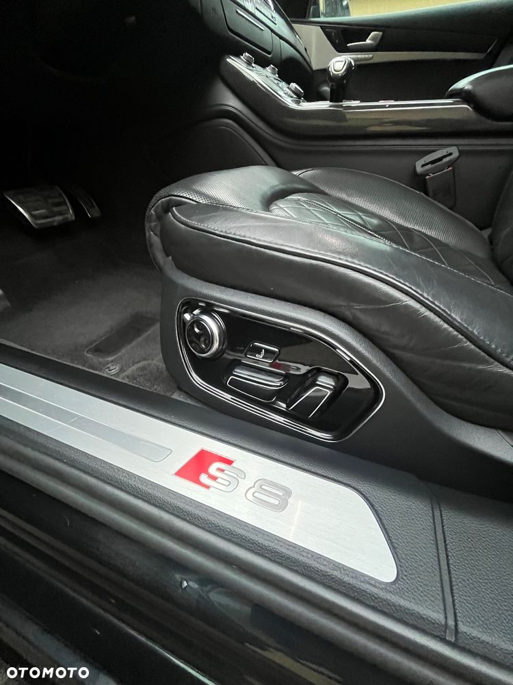 Audi S8 - 37