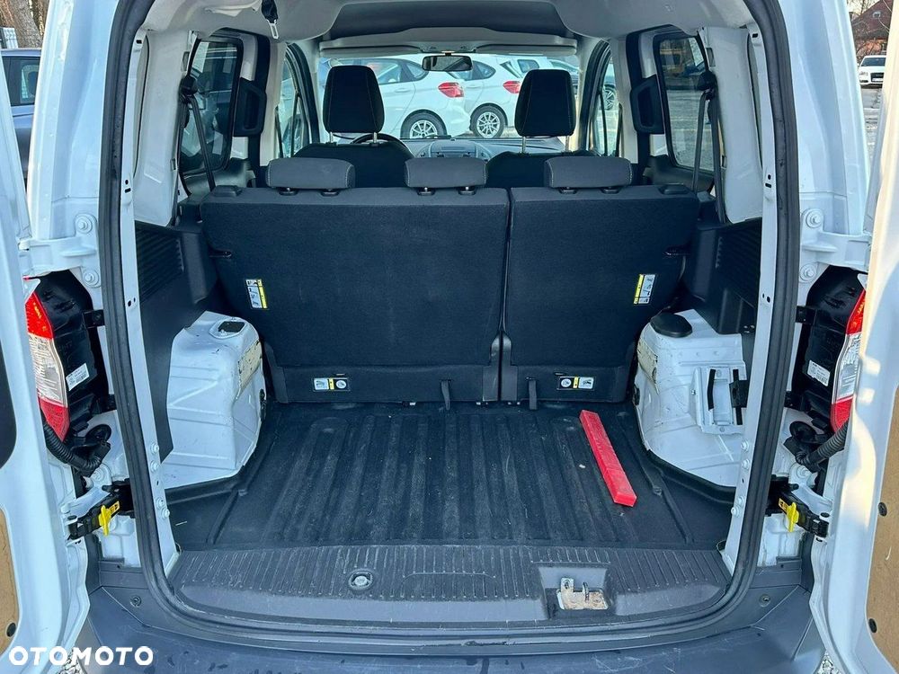 Ford Transit Courier - 12