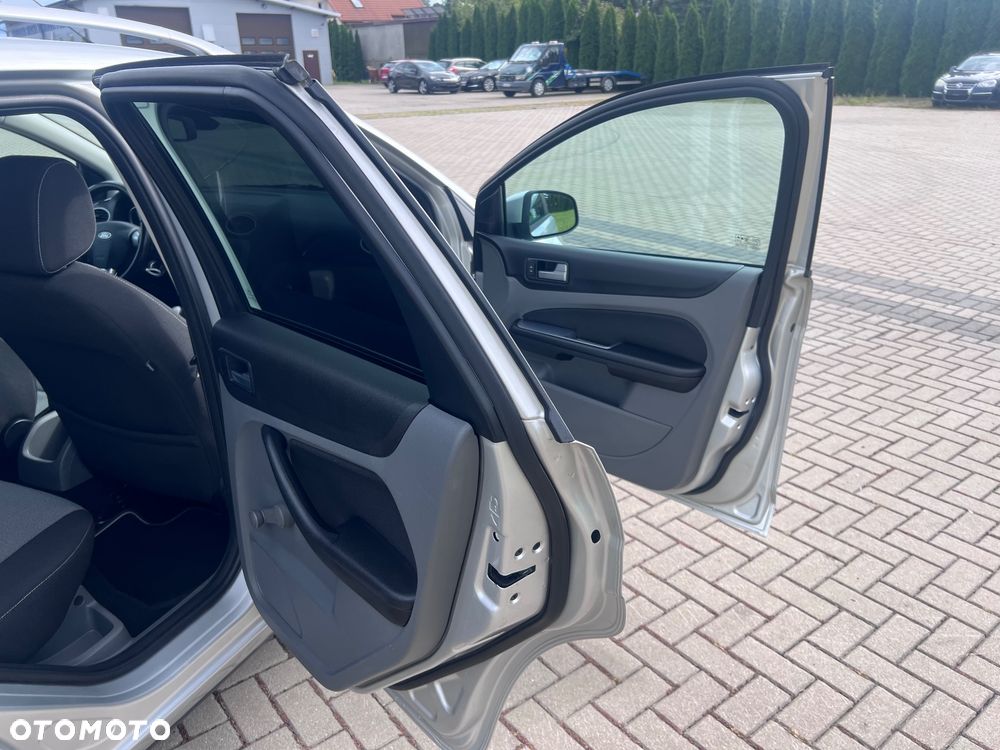 Ford Focus 1.8 Style - 22