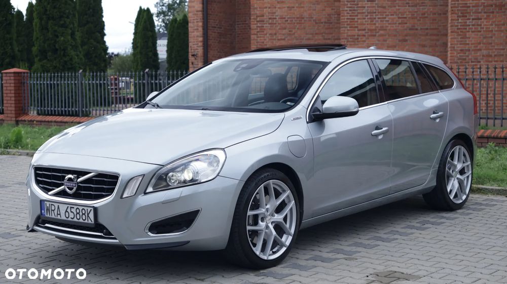 Volvo V60 D6 AWD Plug-in Hybrid R-Design Summum - 9