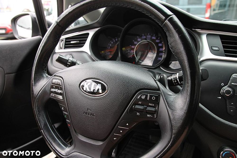 Kia Ceed - 34