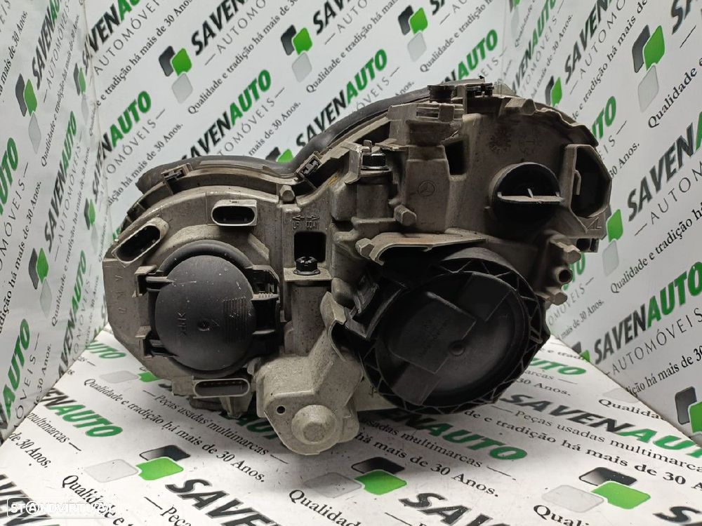 Farol Xénon Dto Mercedes-Benz C-Class (W203) - 2