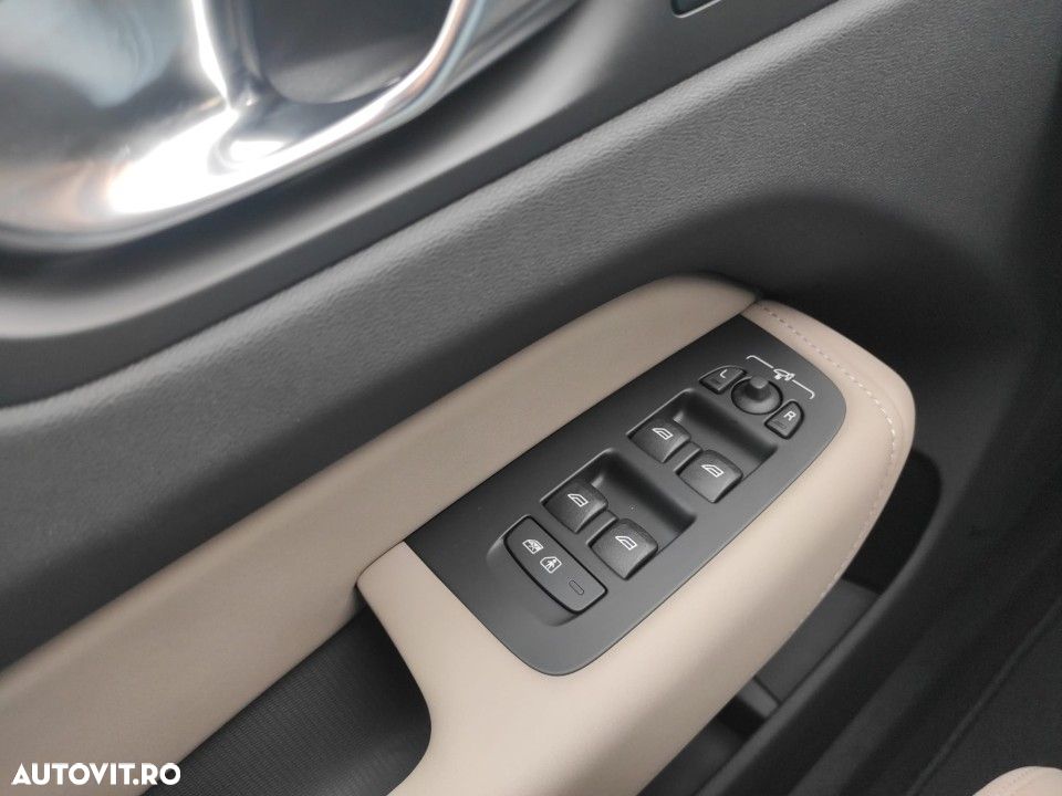 VOLVO XC60 2025 — imagine 17