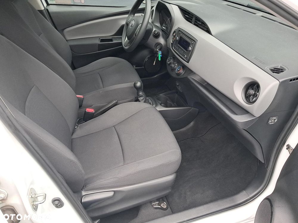 Toyota Yaris - 10