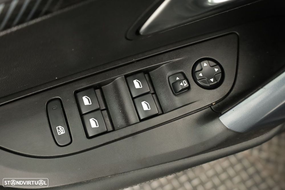 Peugeot 2008 1.2 PureTech Allure EAT8 - 19