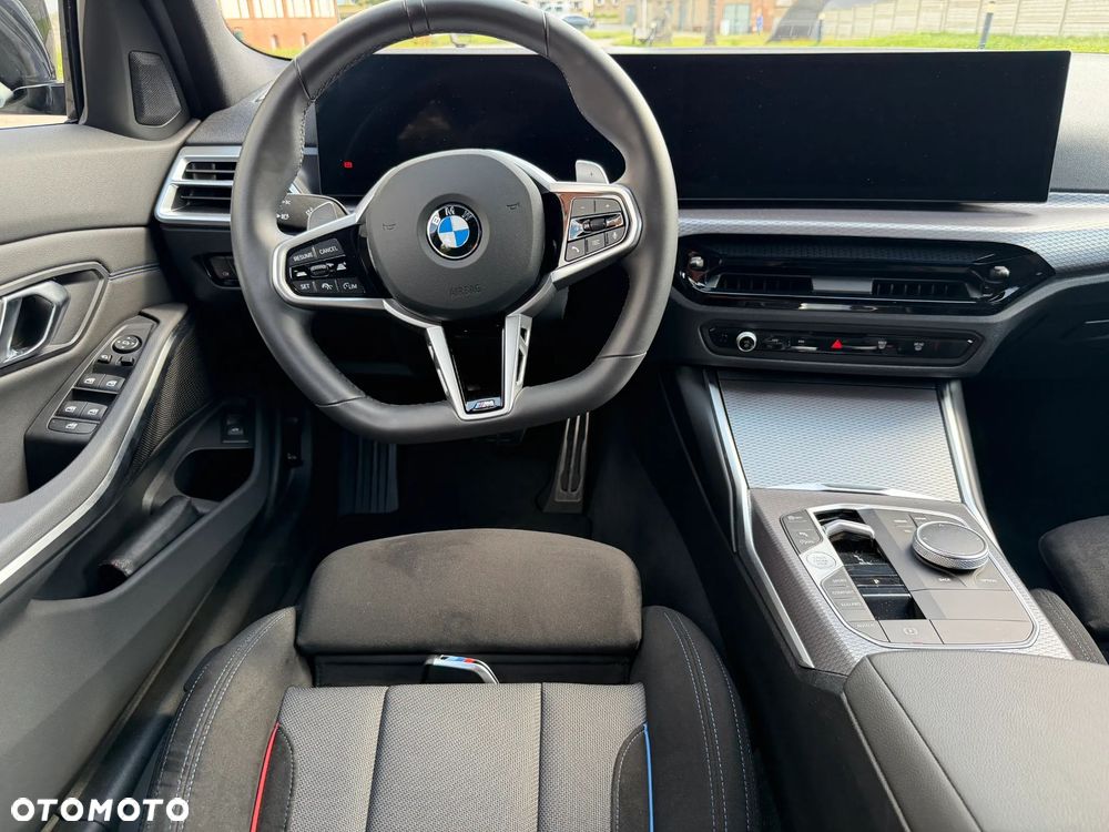 BMW Seria 3 330i xDrive M Sport - 31
