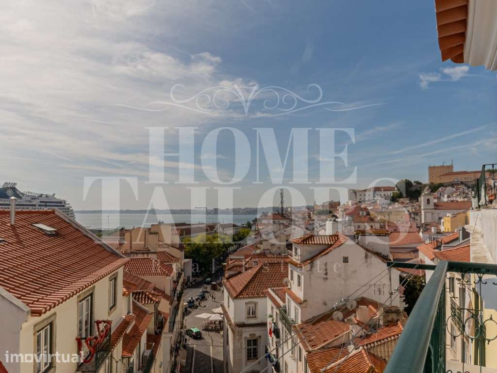 ALFAMA | T2 COM VISTA DESAFOGADA SOBRE O TEJO, TRÊS FRENTES - Grande imagem: 2/13