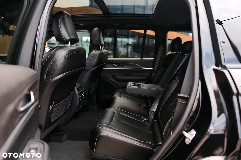 Jeep Grand Cherokee - 12