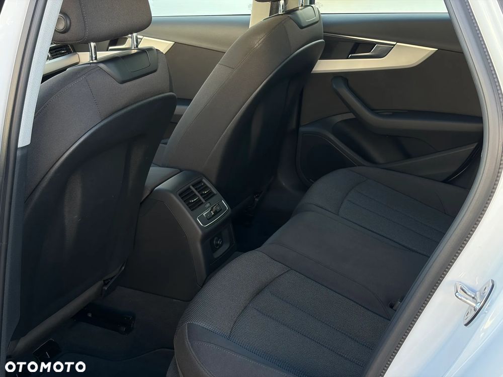 Audi A4 Limousine 35 TFSI mHEV S Line S tronic - 19