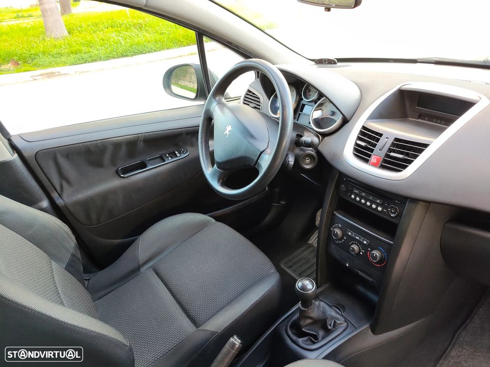 Peugeot 207 1.4 16V SE Millesim 200 Anos - 15
