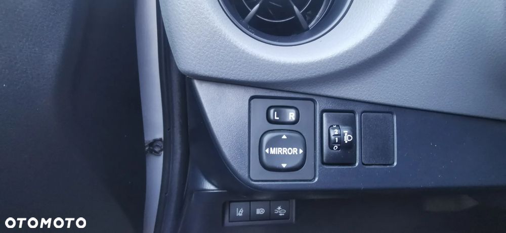 Toyota Yaris Hybrid 100 Active EU6 - 17