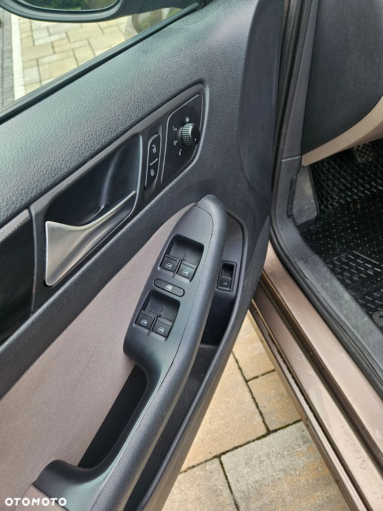 Volkswagen Jetta 1.2 TSI Comfortline - 12