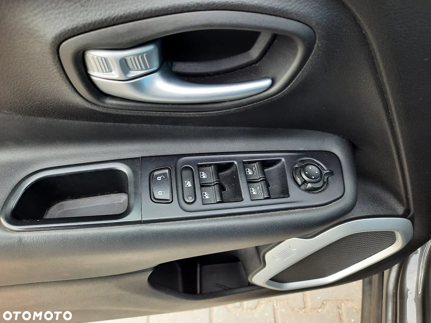Jeep Renegade 1.4 MultiAir Limited FWD S&S - 14