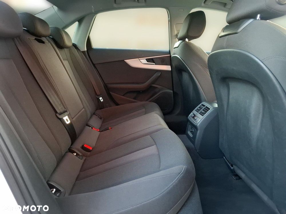 Audi A4 Limousine 35 TFSI S tronic - 11