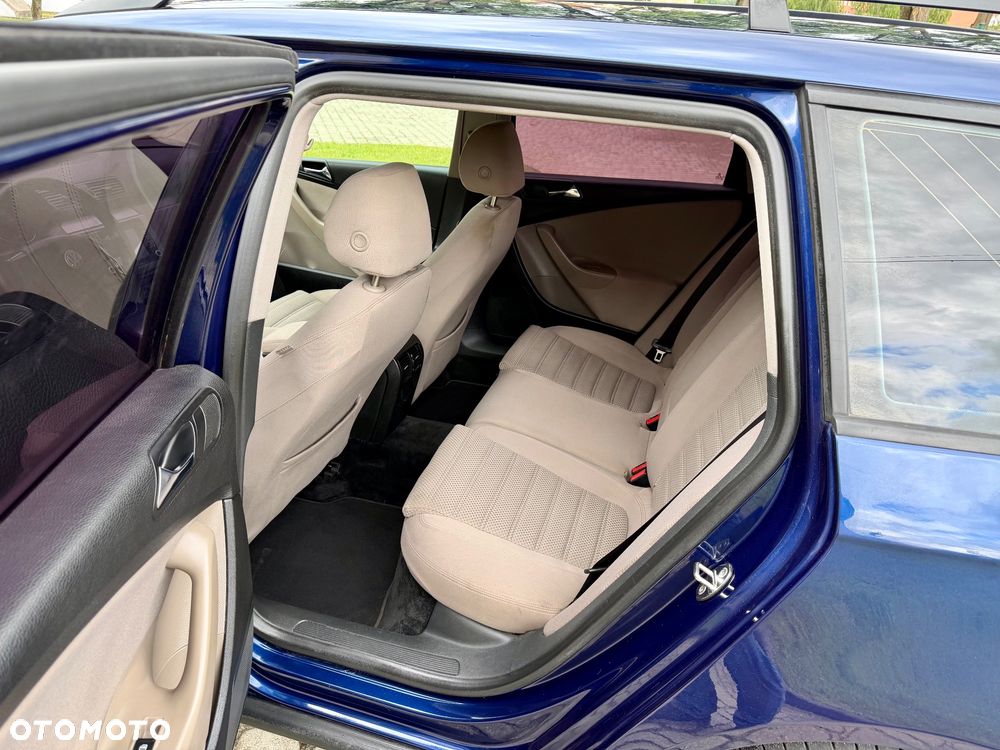 Volkswagen Passat 2.0 TDI Sportline DSG - 13