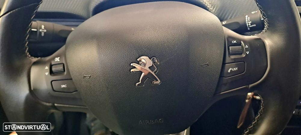 Peugeot 208 1.2 PureTech Allure - 44