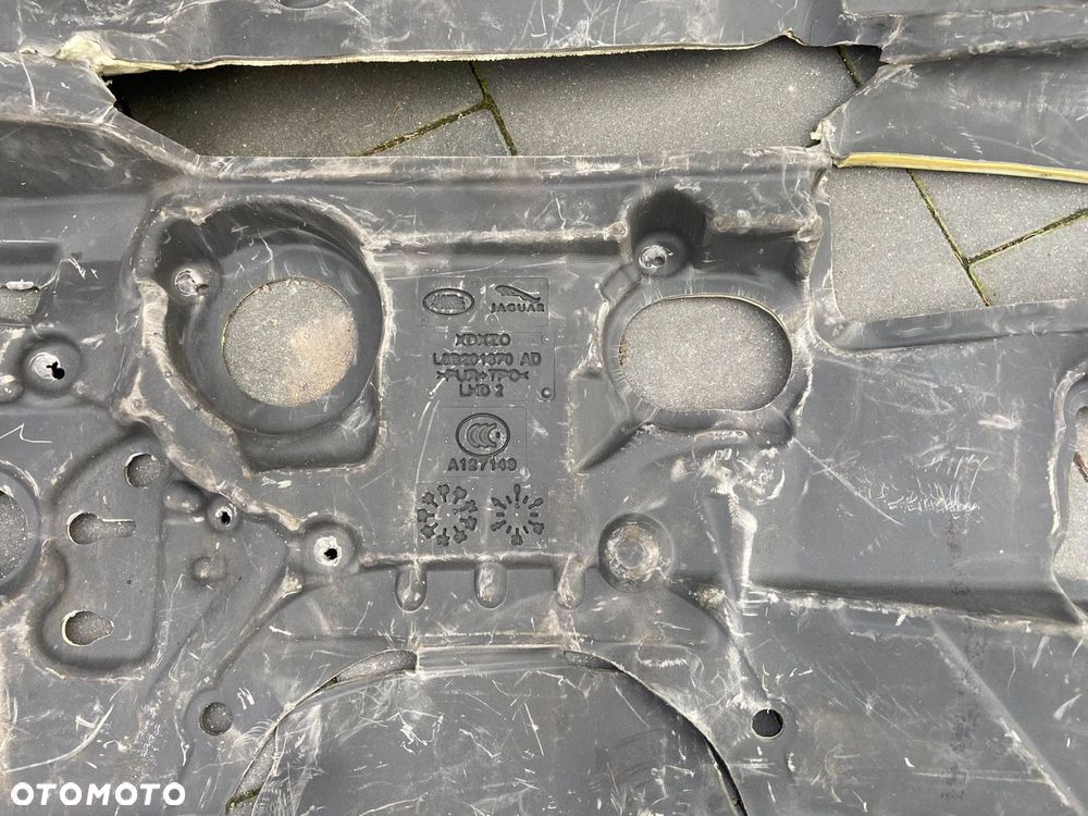 WYGŁUSZENIE ŚCIANY GRODZIOWEJ LAND ROVER DEFENDER L633 - 3