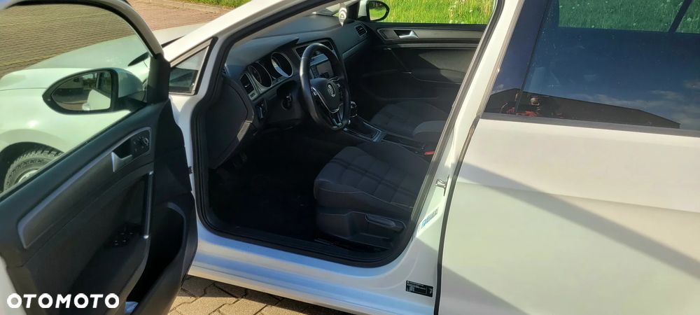 Volkswagen Golf - 8