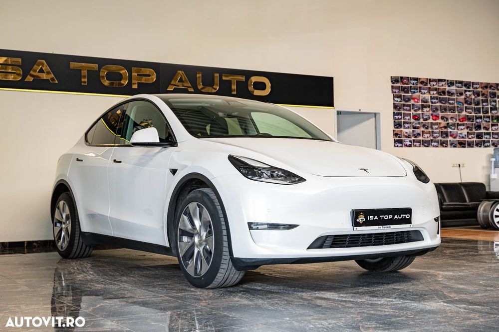 Tesla Model Y - 11