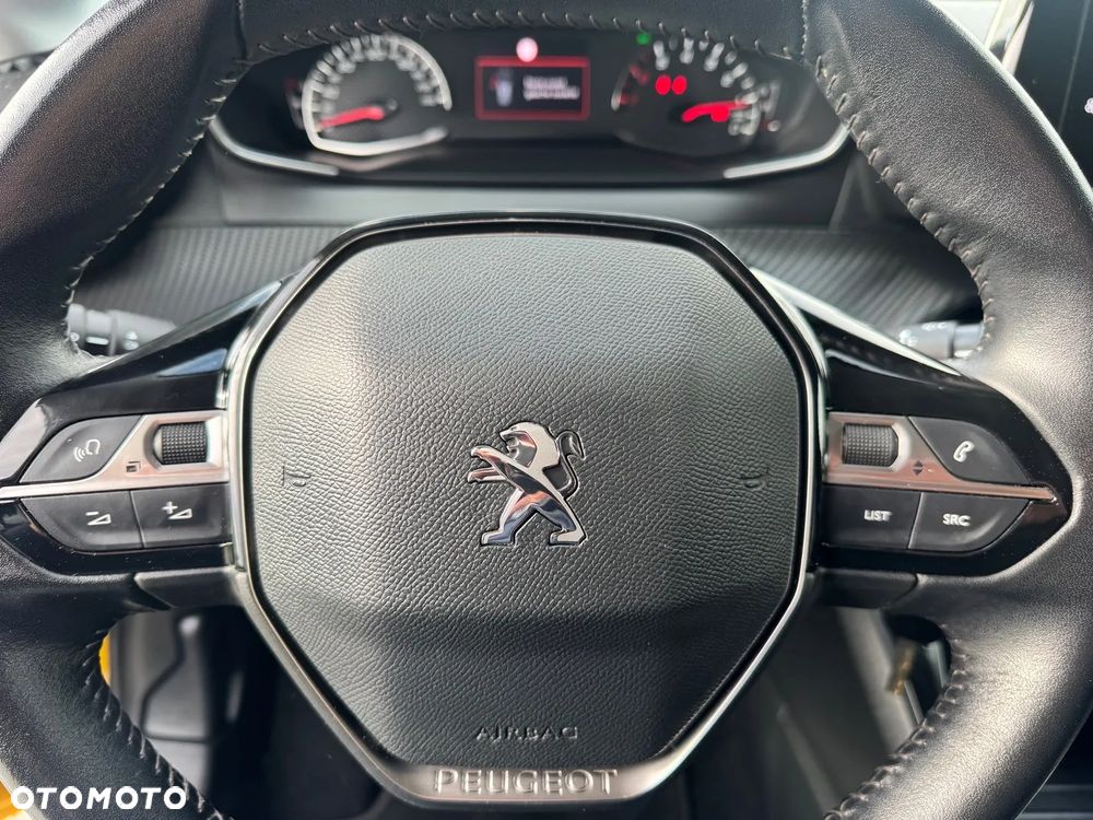 Peugeot 208 - 13