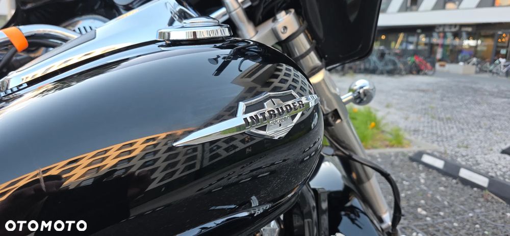 Suzuki Intruder - 18