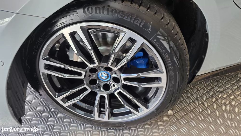 BMW 530 e Pack Desportivo M - 32