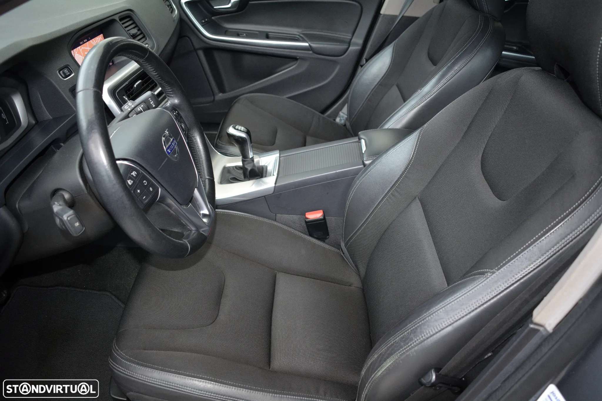 Volvo V60 2.0 D2 Momentum - 6