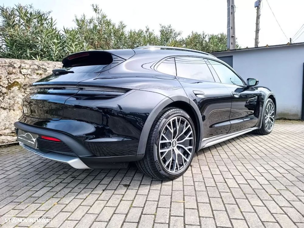 Porsche Taycan Cross Turismo 4 - 7