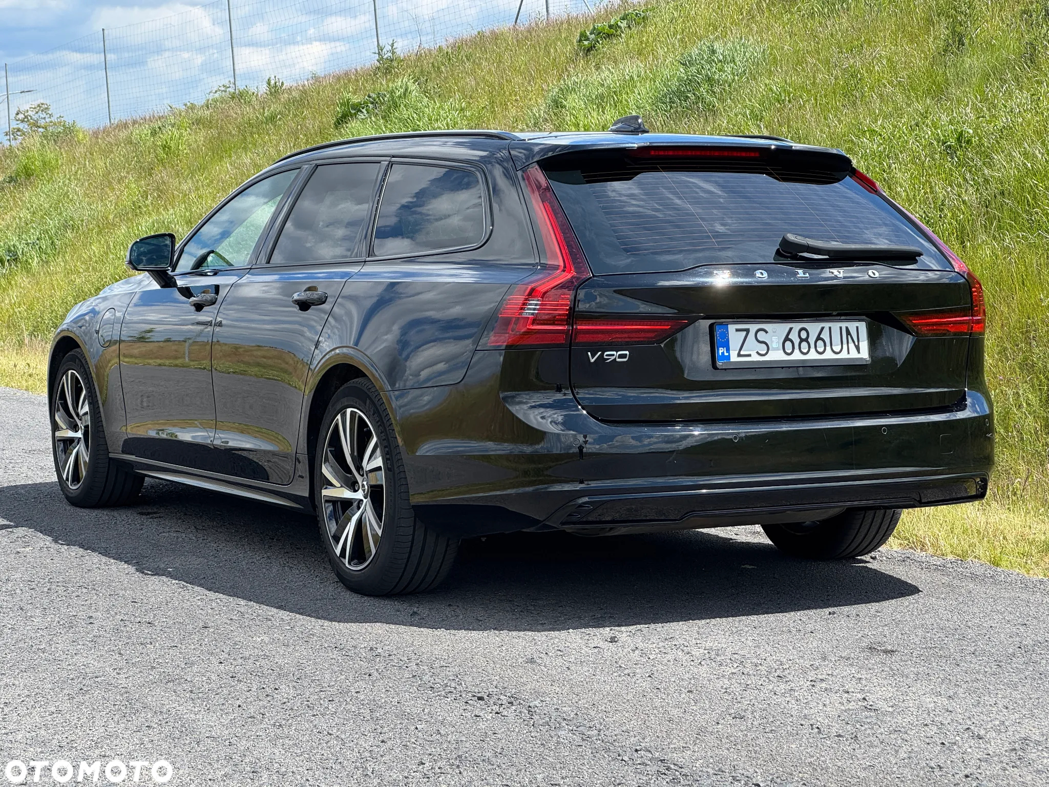 Volvo V90 T6 Plug-in Hybrid AWD Ultra Dark - 2