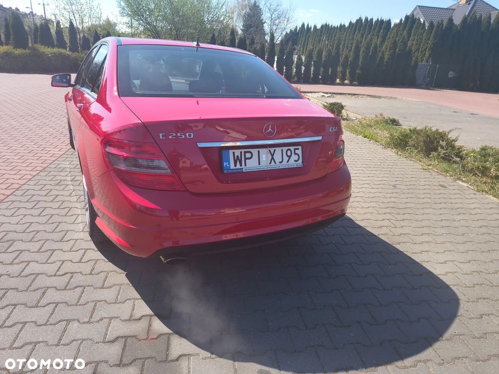 Mercedes-Benz Klasa C 250 CGI BlueEff Avantgarde - 35