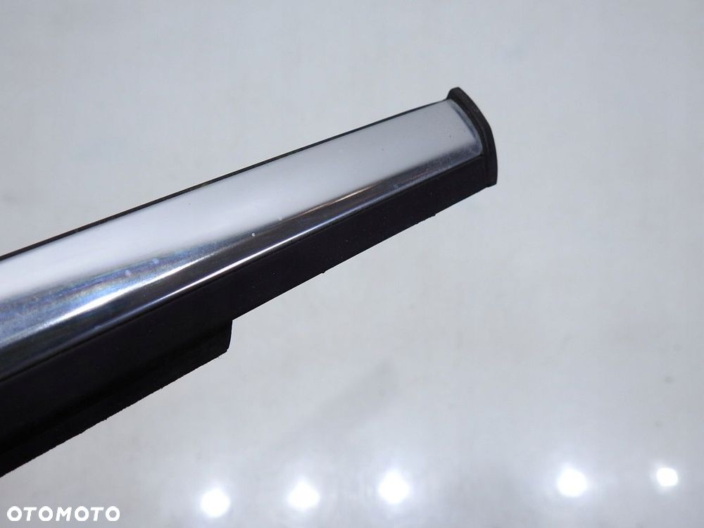 LISTWA ZGARNIAJĄCA LEWY TYŁ VECTRA C LIFT KOMBI - 8