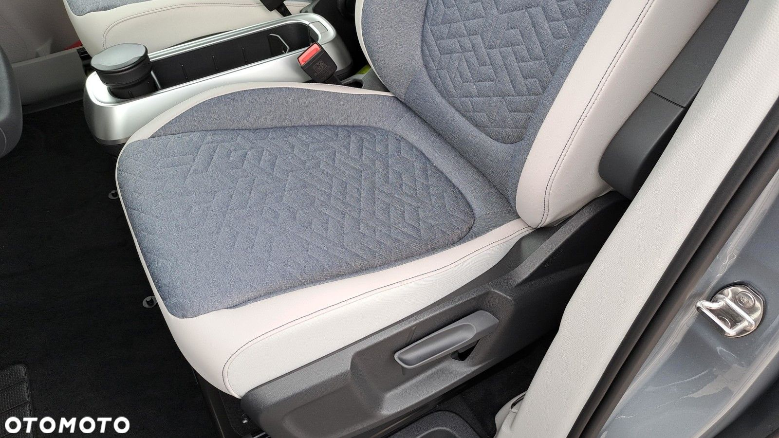 Volkswagen ID. Buzz 150 kW (204 PS) / skrzynia biegów: automatyczna 1 biegowa rozstaw osi: 2988 mm - 12