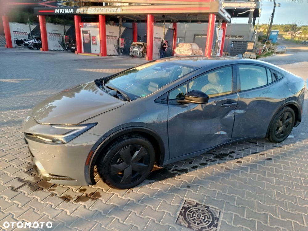 Toyota Prius Hybrid - 4