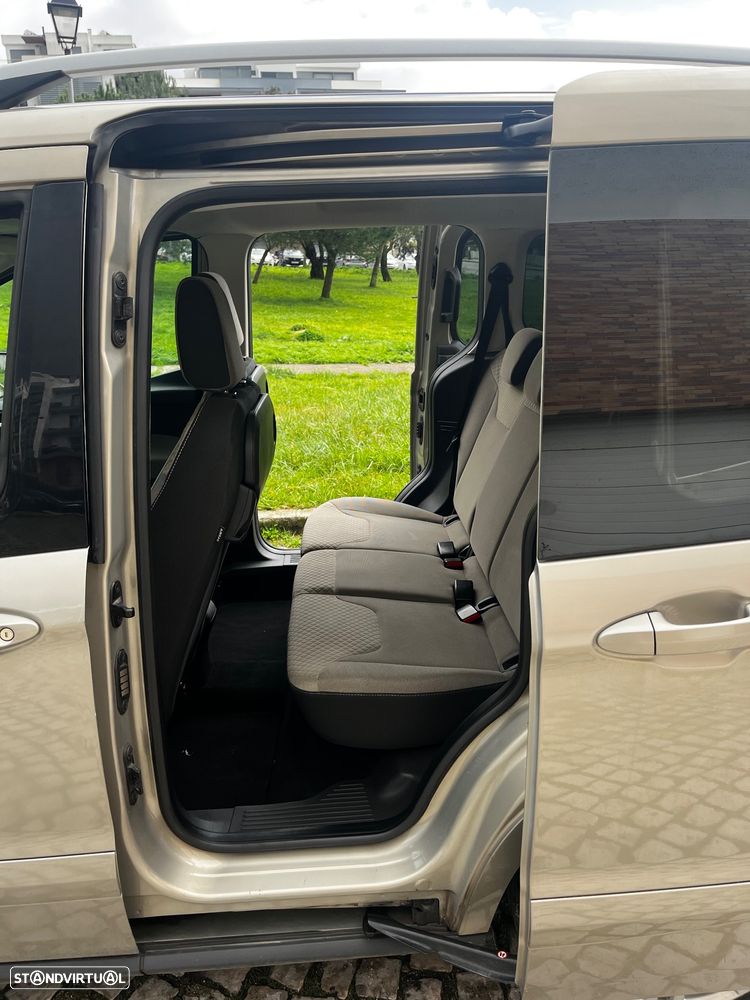 Ford Tourneo Courier 1.6 TDCi Titanium - 16