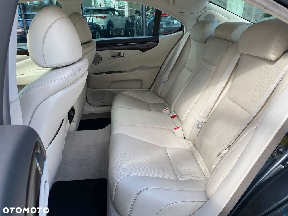 Lexus LS - 7