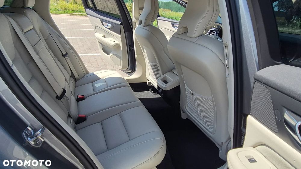 Volvo V60 Cross Country Pro B5 B AWD - 21