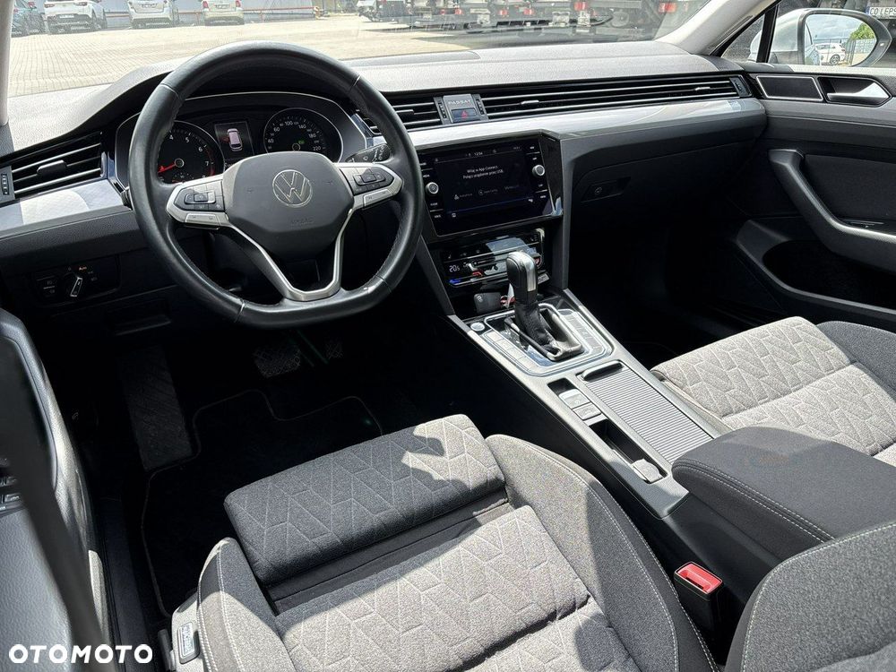 Volkswagen Passat - 12