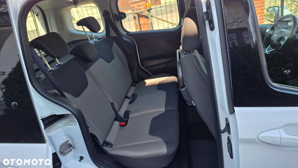 Ford Tourneo Courier - 12